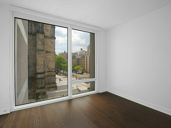 3rd image of 400 W 113th St #401