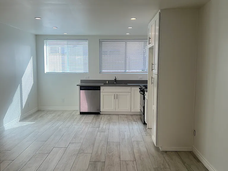 14762 Vanowen St #100 — Photo 2