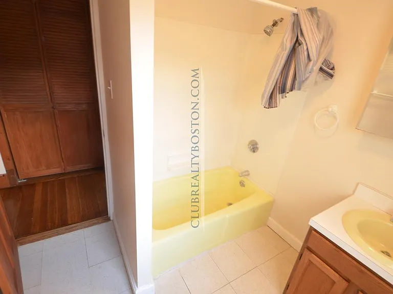23 Cushing St #2 — Photo 14