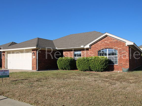 2nd image of 3005 Wisteria Ln