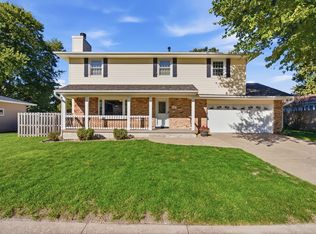 4480 Montclair Ct, Bettendorf, IA 52722