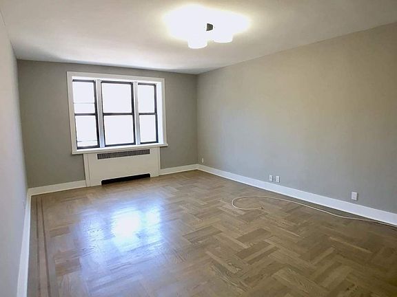 3rd image of 3660 Waldo Ave APT 4M