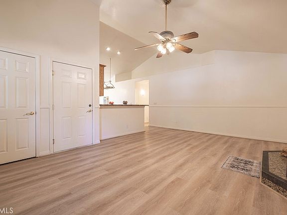 5th image of 451 Maple Ln