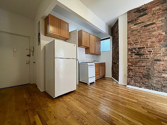 1st image of 171 W 4th St #5B