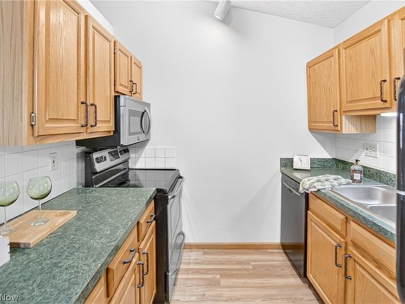4th image of 35965 Westminister Ave