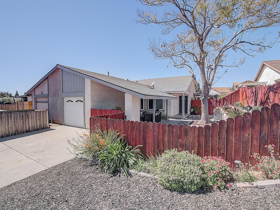 1st image of 633 Hacienda Dr