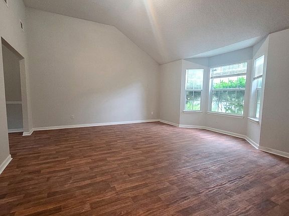 4th image of 5420 Sapphire Cir