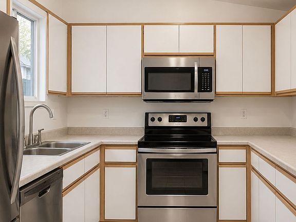 2nd image of 4410 Laguna Pl APT F