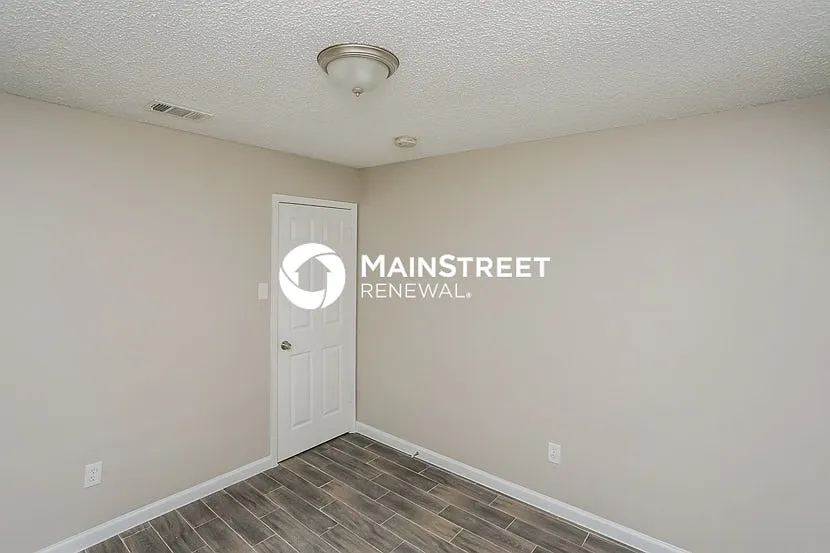 10405 Kinslow Drive — Photo 4