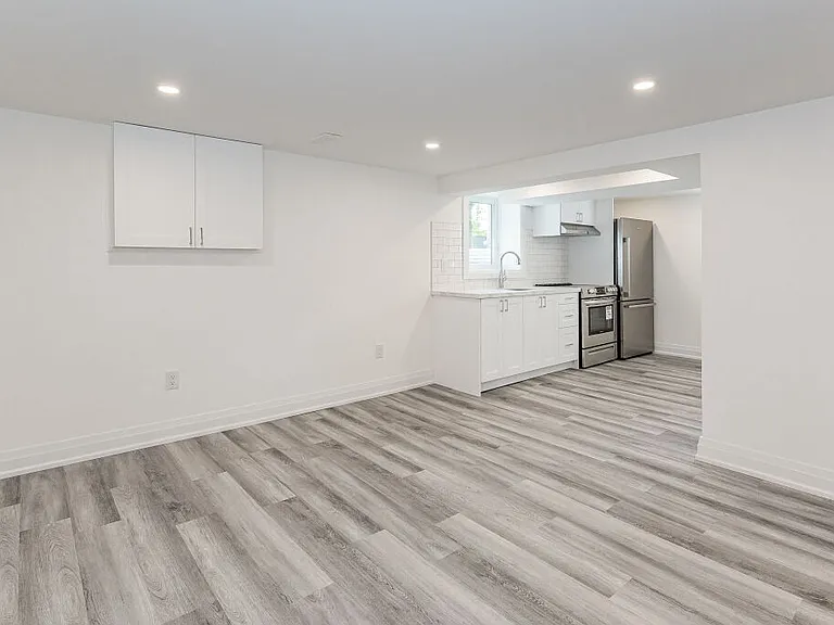 379 E 38th St #2 — Photo 12
