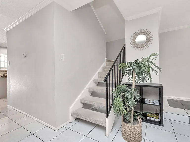 5837 Sunforest Dr — Photo 6