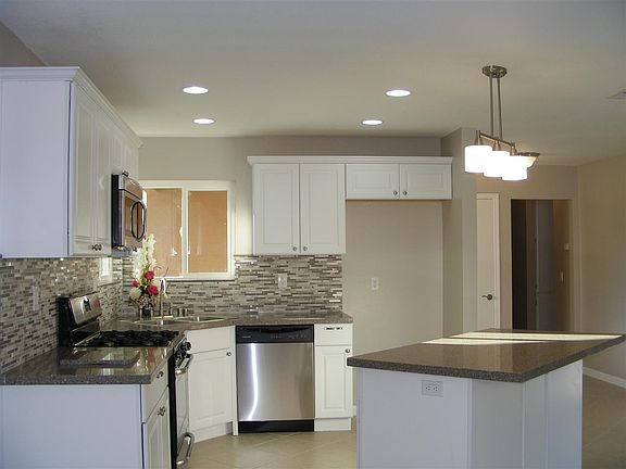 3rd image of 3620 Catalina Dr