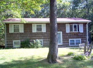 32 Oakland Dr S, Riverhead, NY 11901