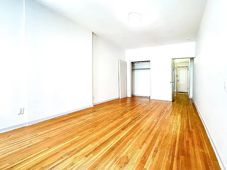 344 E 55th St #5B — Photo 2