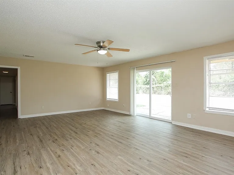 6406 Ashton St — Photo 9