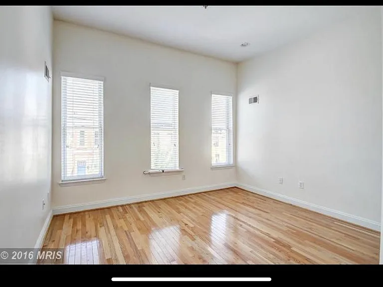 2611 E Fairmount Ave — Photo 14