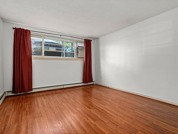 2nd image of 20 Radcliffe Rd APT 105