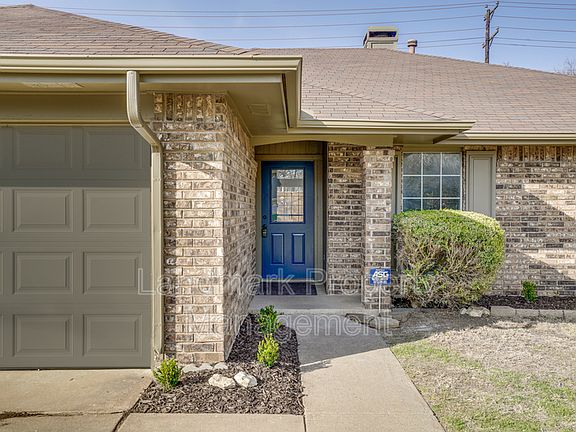 2nd image of 205 W Meadowbrooke Dr