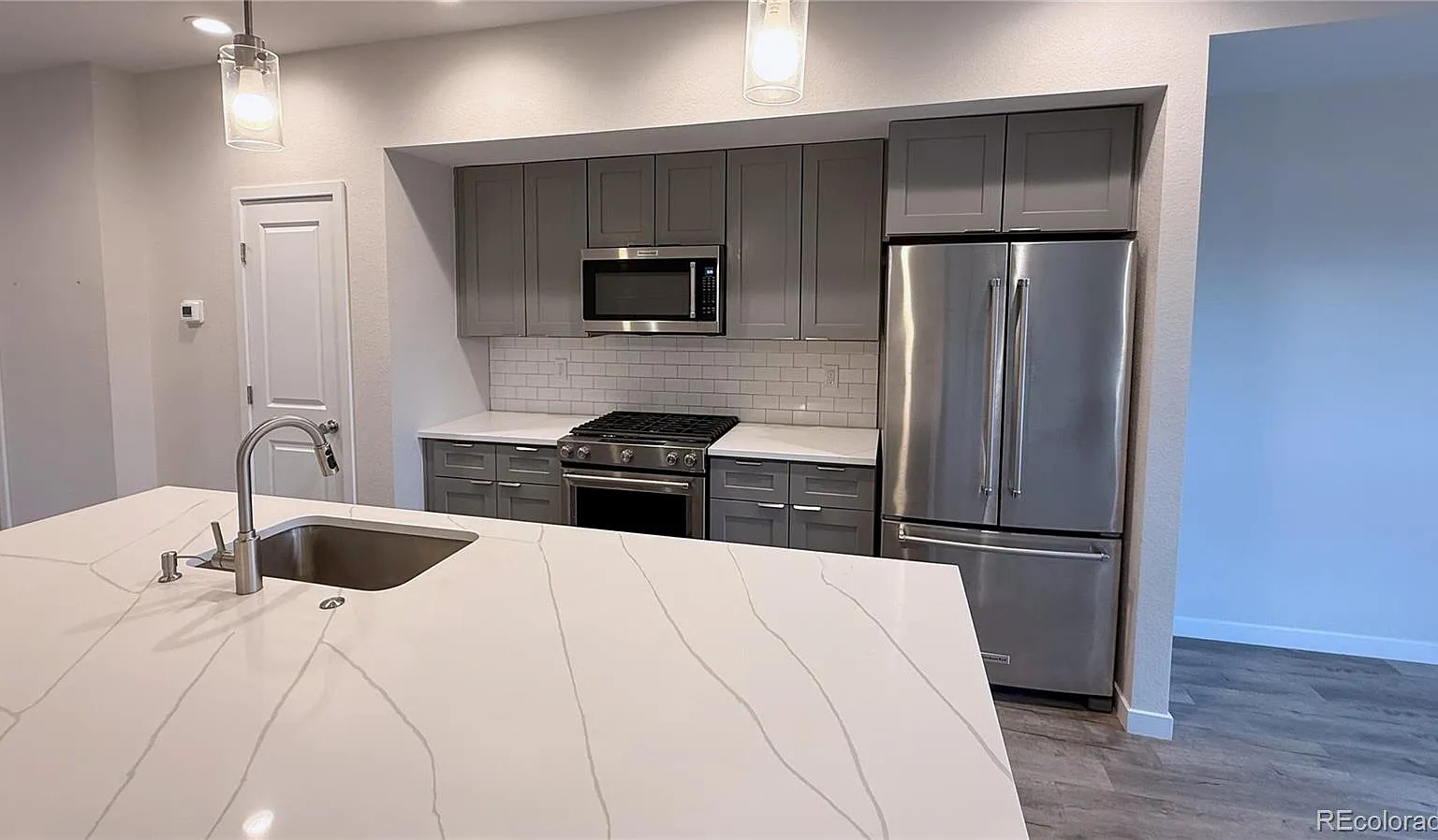 4 bed, 5.0 bath, 1800 sqft, $3,695 — Photo 3