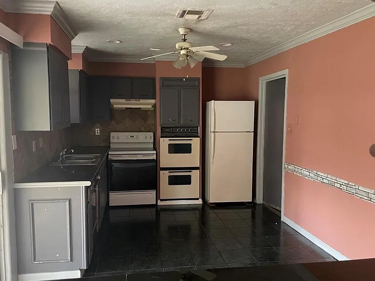 10751 Corona Ln — Photo 1