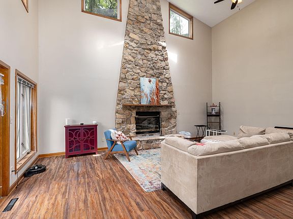 4th image of 2330 Centennial Ct W
