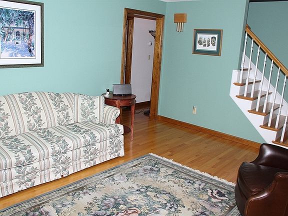 4th image of 165 Evelina Dr