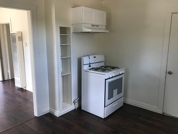 4th image of 415 N Green St