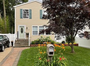 42 1st St, Ronkonkoma, NY 11779