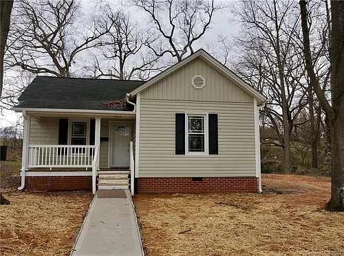 405 Oak Cir Photo 1