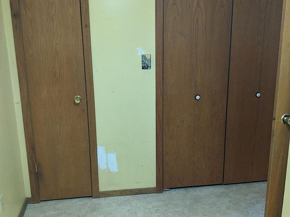 4th image of 615 N Water St