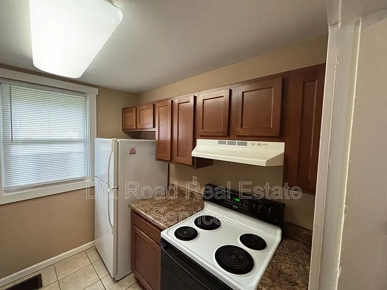 411 Millikin St — Photo 15