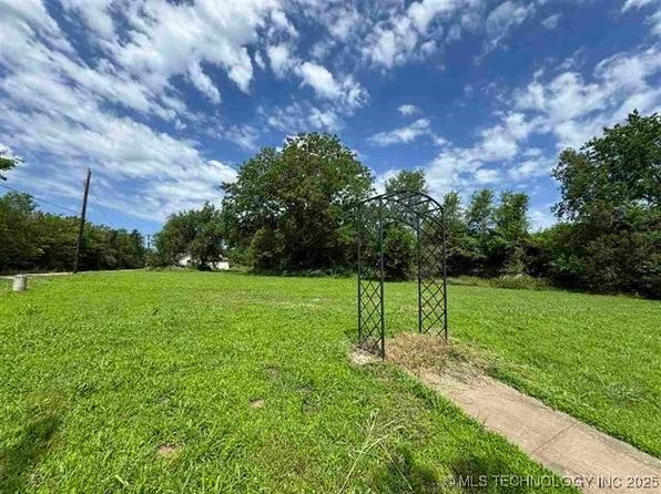 802 E Brissy St, Cushing, OK 74023