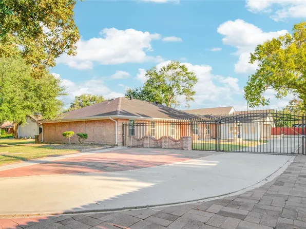 902 Ashford Pkwy, Houston, TX 77077