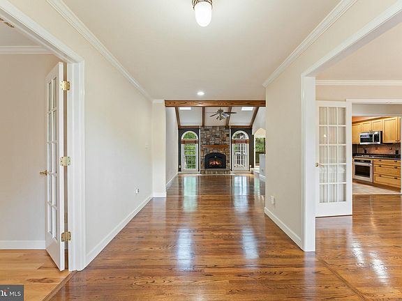 4th image of 10300 Lexington Ct