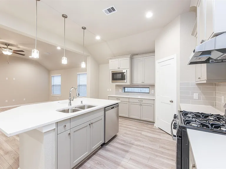 4022 Maple Glen Dr — Photo 11