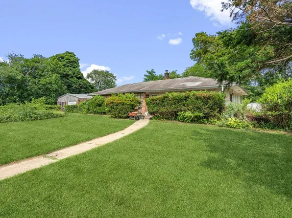 180 Baiting Place Road, Farmingdale, NY 11735