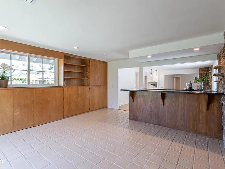 555 Paulette Pl — Photo 11