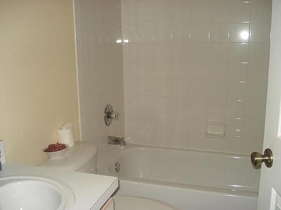 2nd image of 525 Pine St