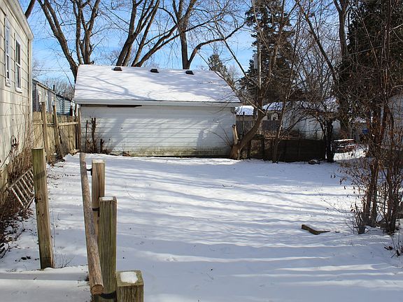 2nd image of 1665 McKay St