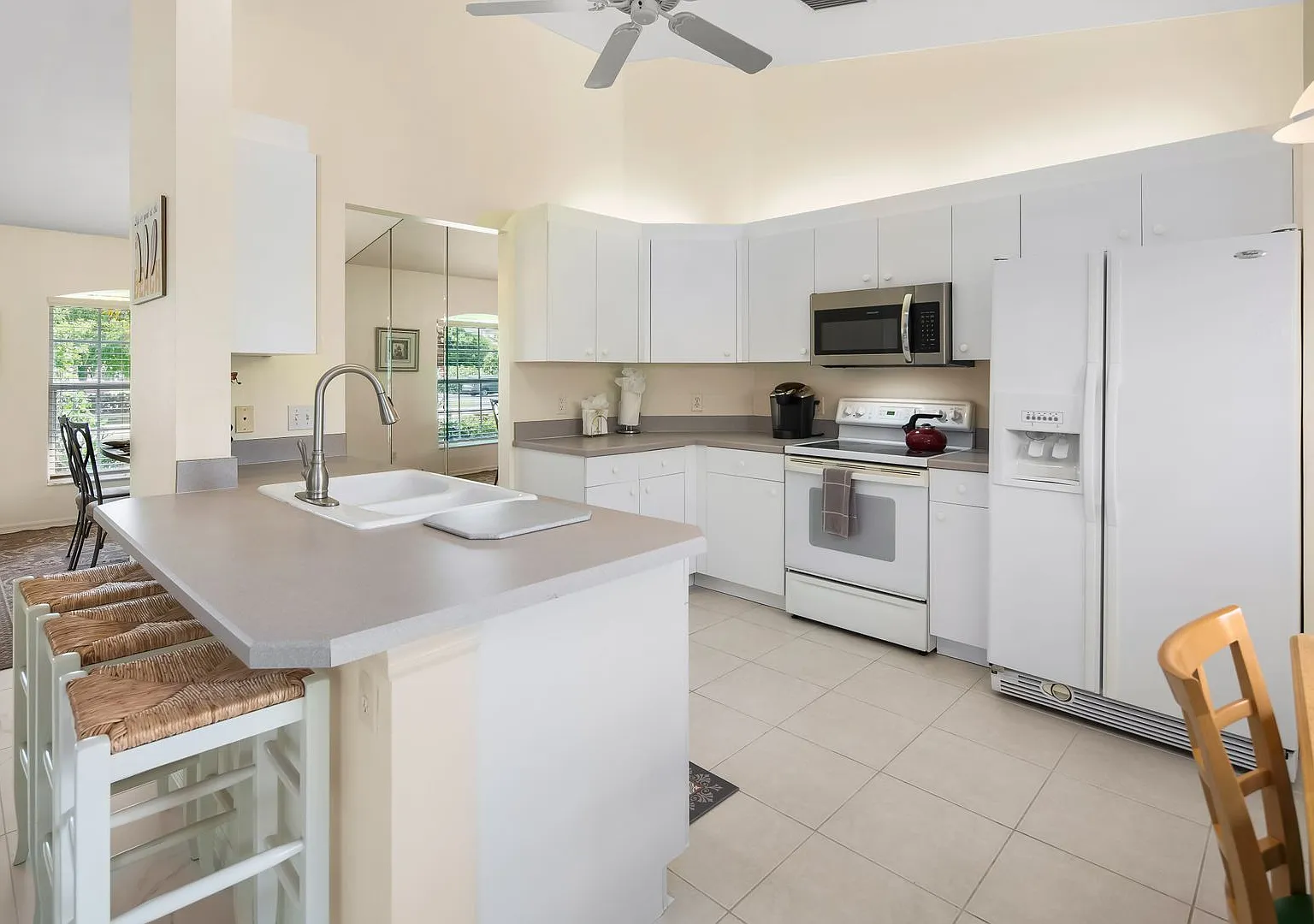 Cute and Cozy Furnished Family home on the Island..Available NOW. — Photo 4