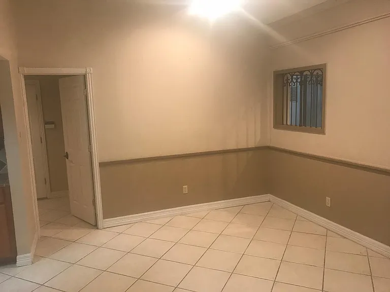 Mesa B Dining & door to Laundry