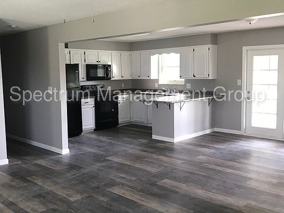 4th image of 260 Suburban Dr