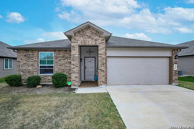 3 bed, 2.0 bath, 1579 sqft, $1,600 — Photo 2