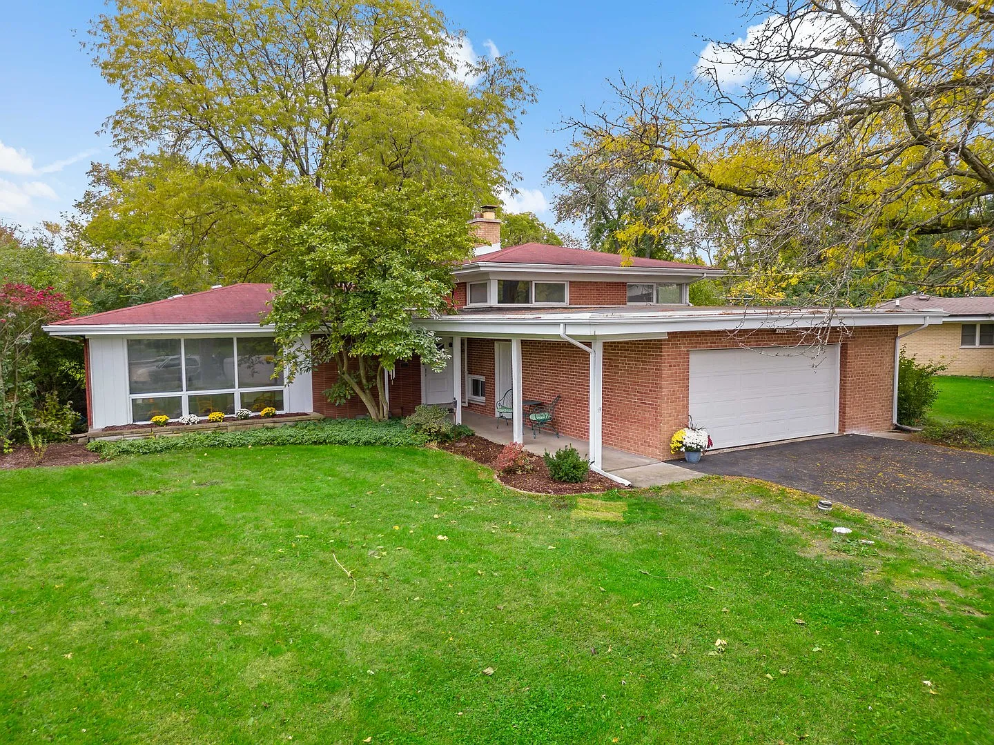 1317 Oakmont Ave photo 1