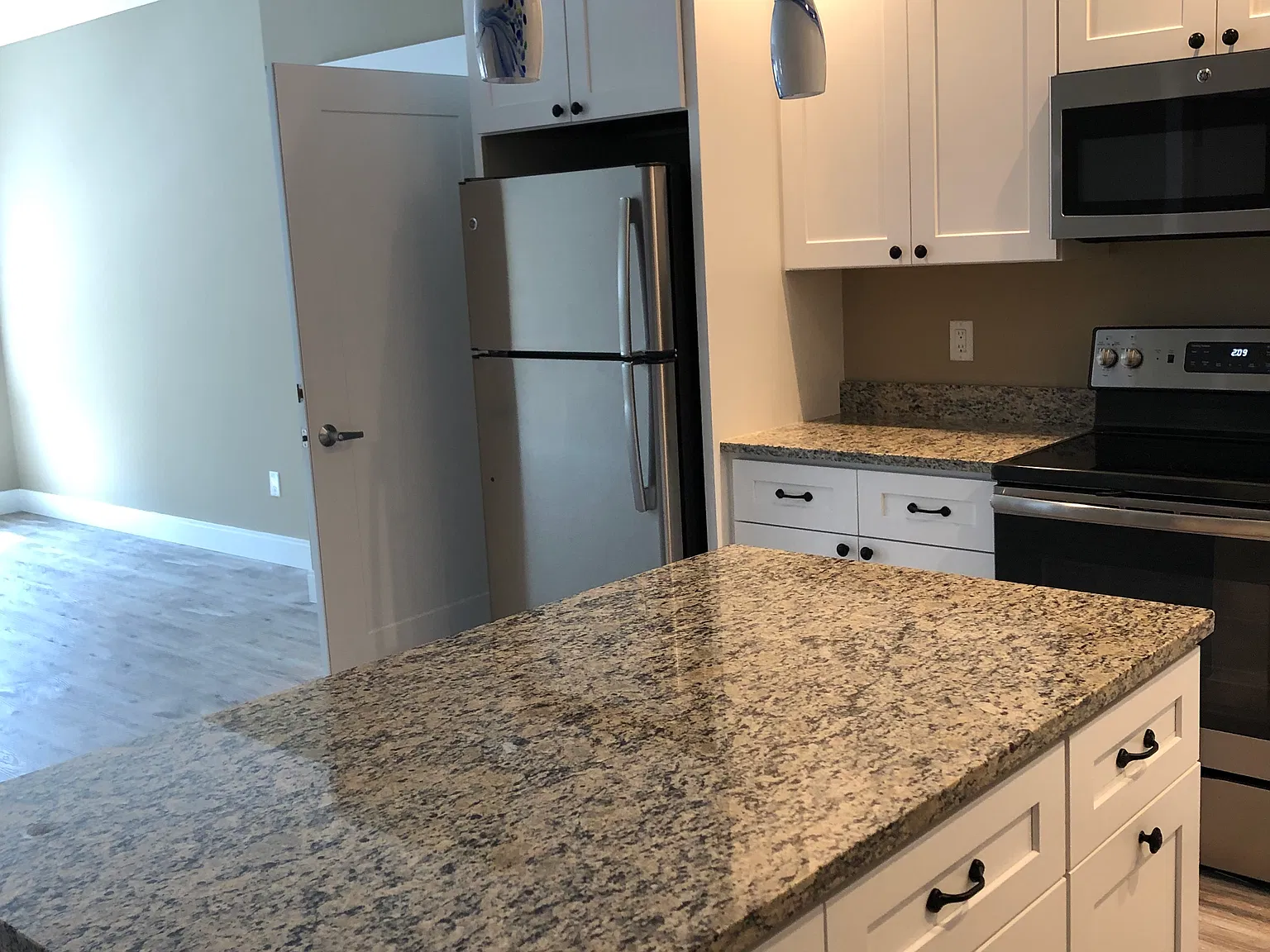 2 bed, 1200 sqft, $2,800 — Photo 2