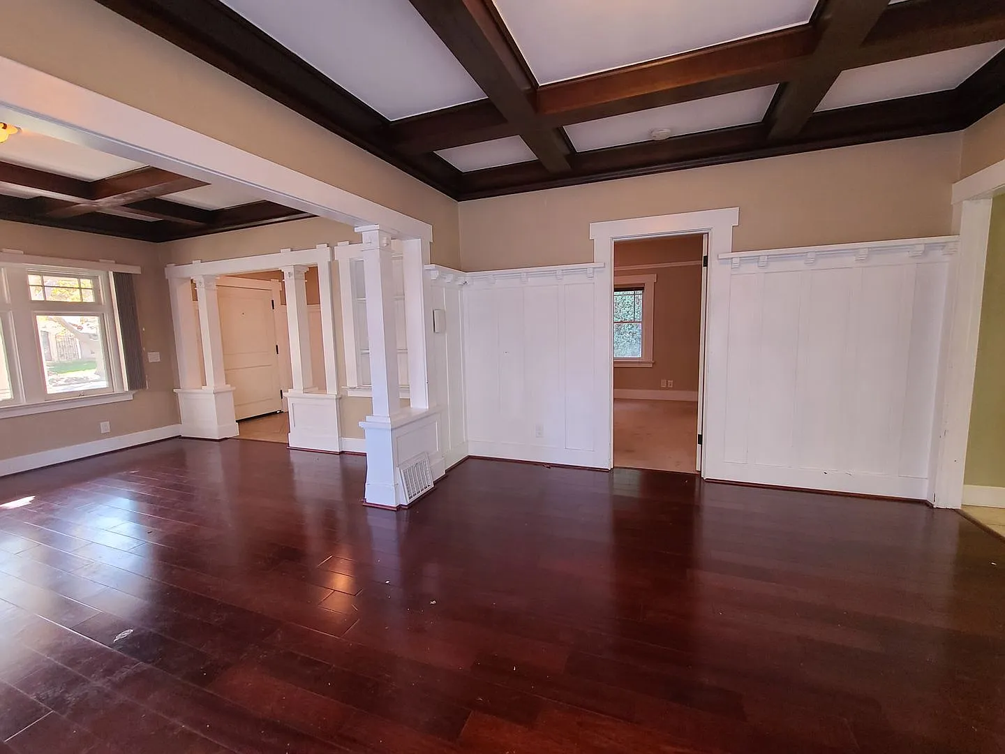 Beautifully remodeled 3bed 2 bath Home in the Rose Garden Area — Photo 3