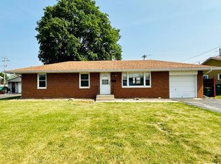 825 Parkview Rd, Galesburg, IL 61401