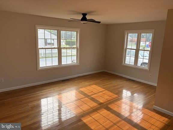 3rd image of 313 S Railroad Ave