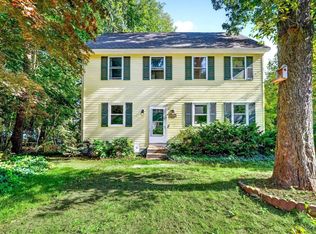 203 Lakeview Ave, Tyngsboro, MA 01879