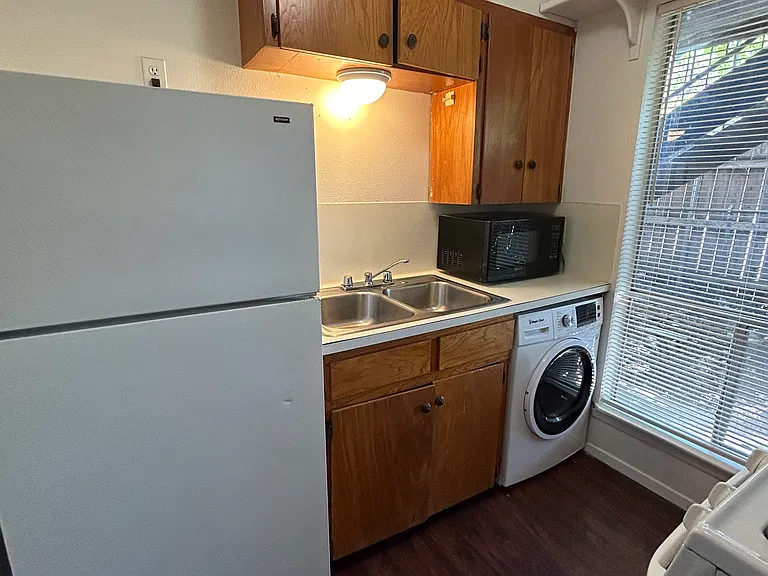 1011 W 23rd St #201 — Photo 5